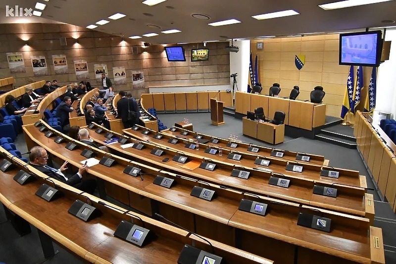 Parlament FBiH zastupnike “udara po džepu”: Nedolazak na sjednicu “koštat će” 660 KM mjesečno