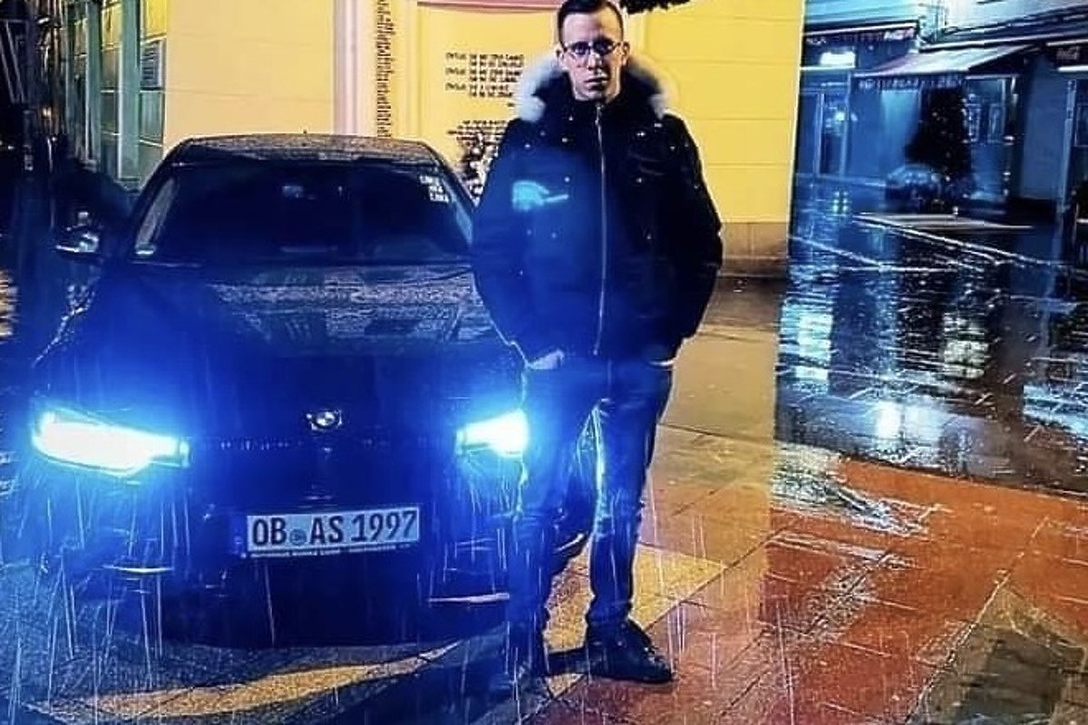 Mladić zgrozio Tuzlake: Automobil parkirao na mjestu stradanja mladosti