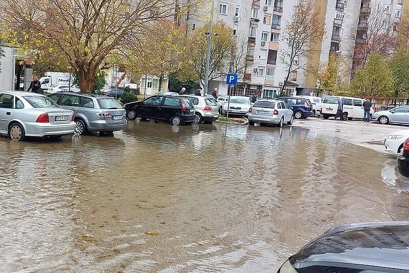 U Mostaru kiša ne prestaje padati, veliki problemi za odvijanje saobraćaja