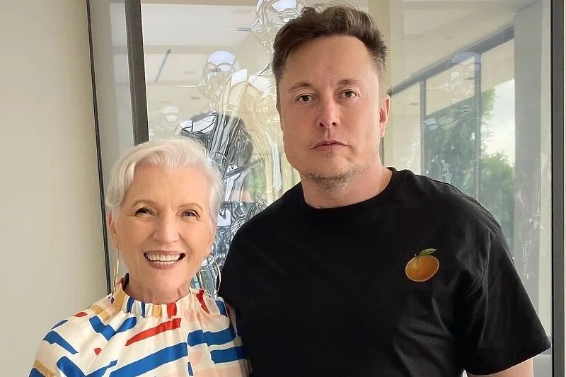 Nakon što je Musk proglašen osobom godine, objavu njegove mame lajkaju hiljade