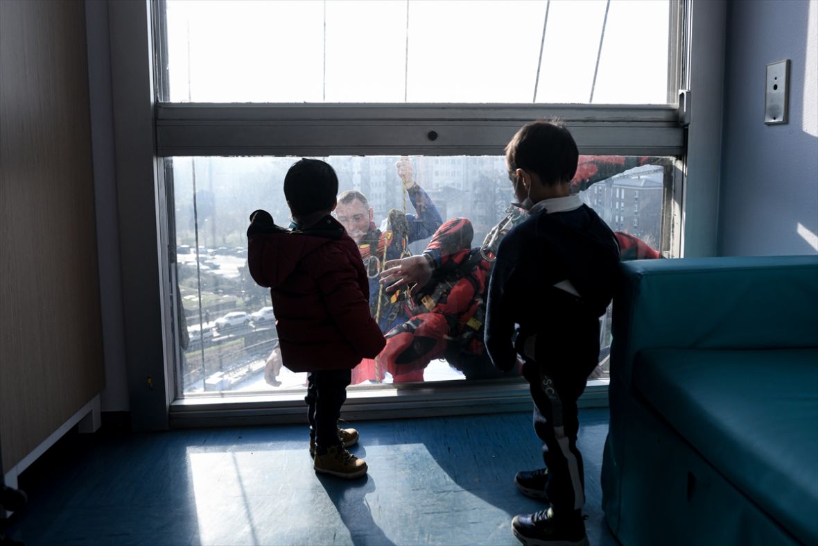 Kakav gest: Obučeni u kostime superheroja posjetili bolesnu djecu