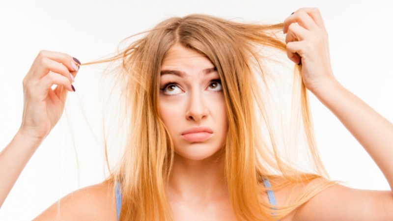 Šta kažu stručnjaci: Koliko je šampon za suho pranje siguran za kosu?