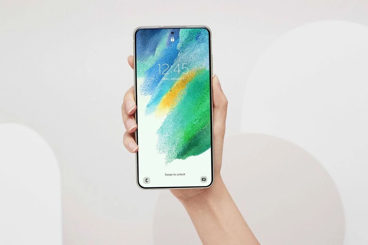 Samsung predstavio smartphone Galaxy S21 FE