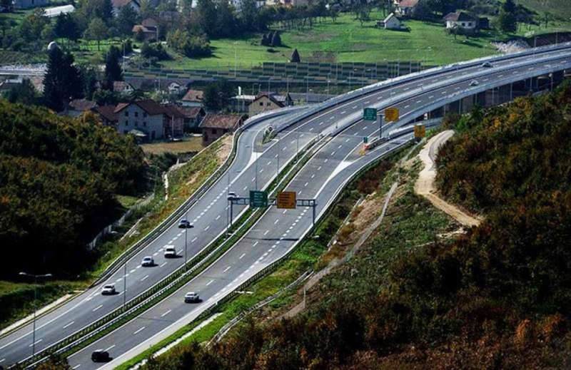 U 2022. godini planirana je izgradnja 61,5 km autoceste u vrijednosti 1,95 milijardi KM
