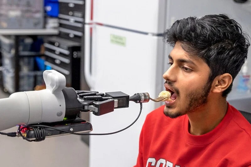 Naučnici razvijaju robotske ruke koje će hraniti ljude s povredama kičme