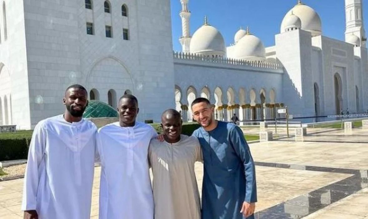 Zvijezde Chelseaja obavile džumu u džamiji u Abu Dhabiju