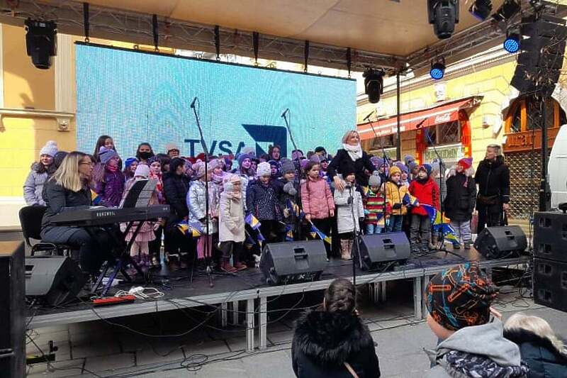 Djeca Sarajeva otpjevala ukrajinsku narodnu pjesmu na priredbi povodom nezavisnosti BiH
