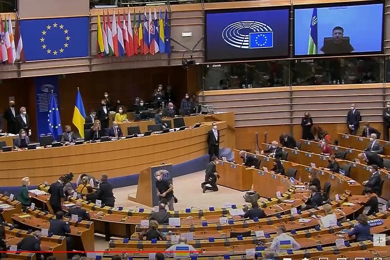 Emotivno obraćanje Zelenskog Parlamentu EU: Dokazali smo da smo Evropljani, pokažite da ste uz nas