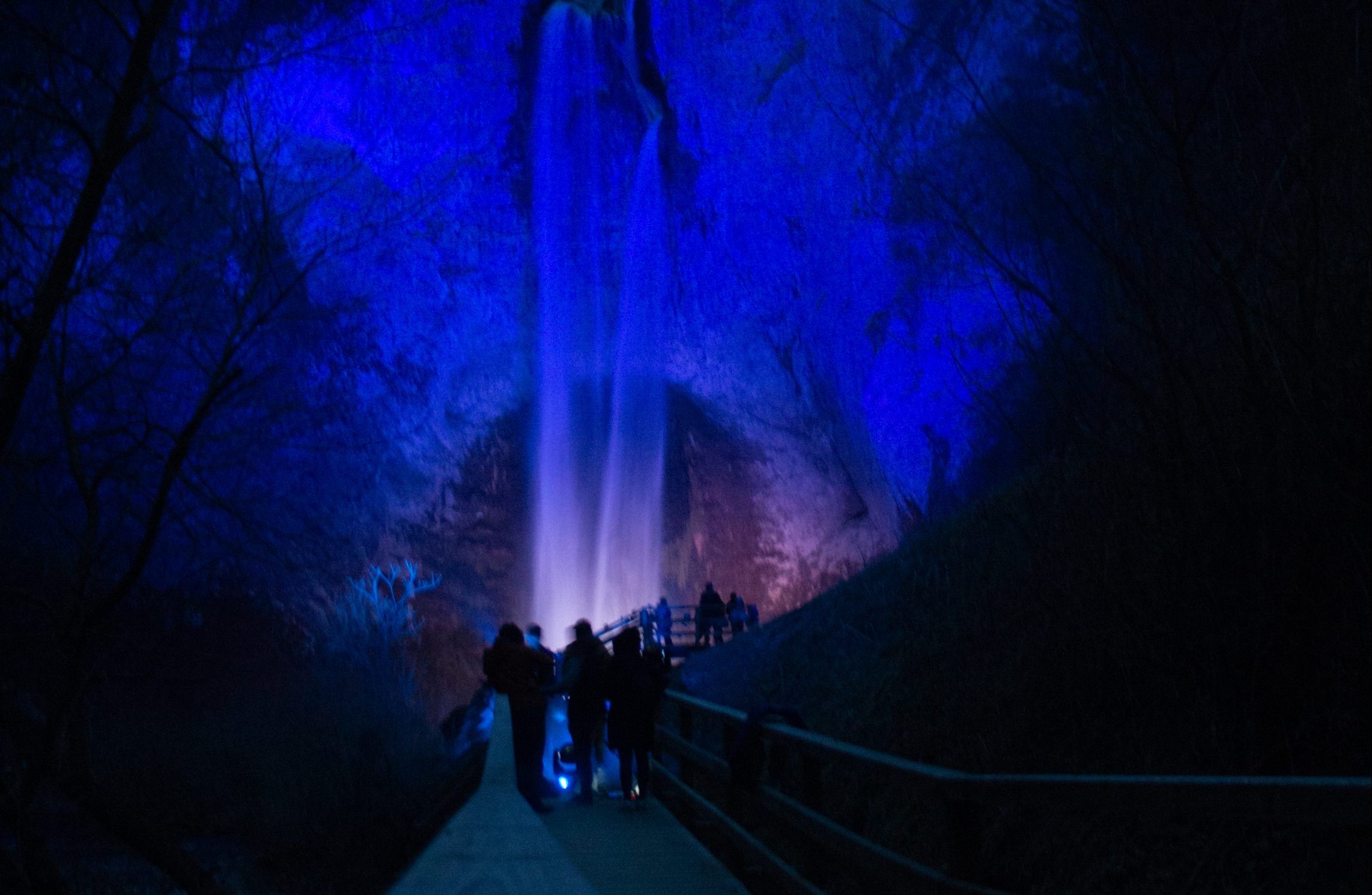 Vodopad Blihe svijetli u plavoj boji za djecu sa autizmom 