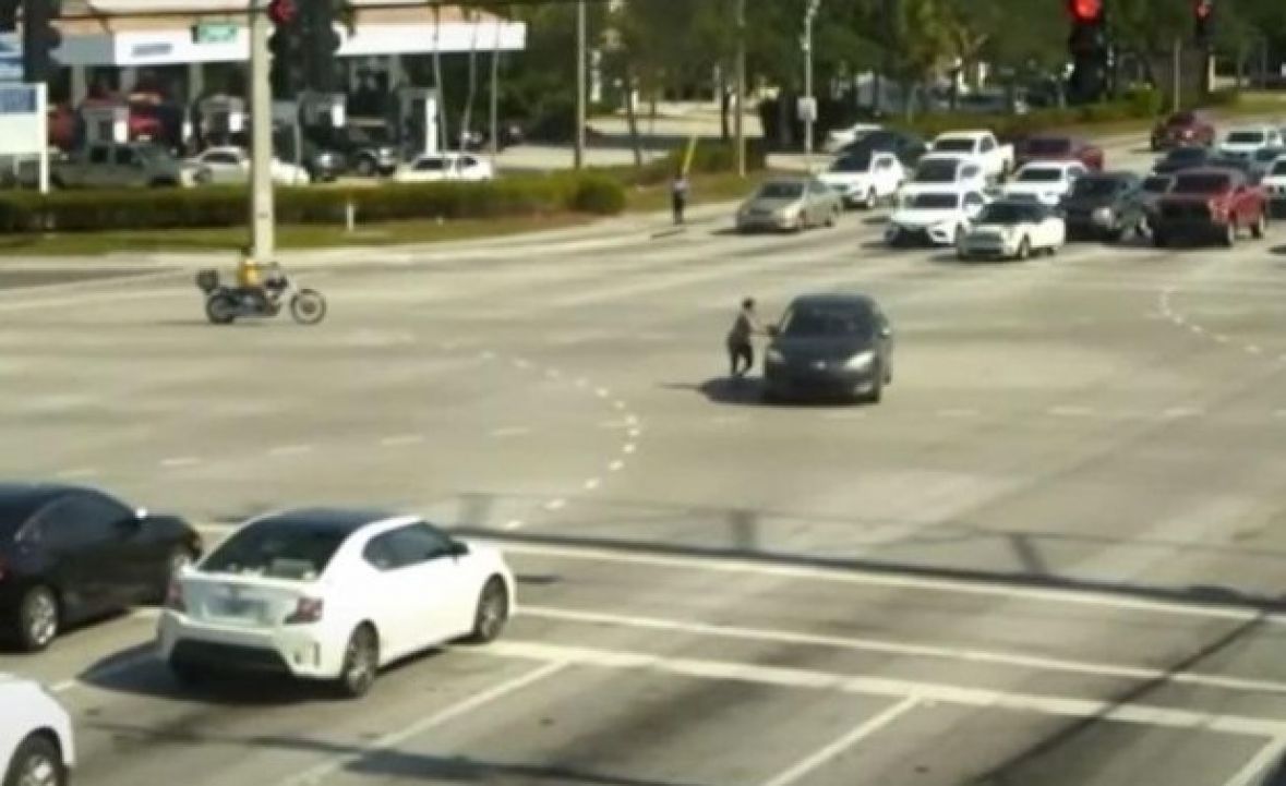 Nevjerojatna scena na raskrsnici: Vozačici pozlilo, nije mogla zaustaviti vozilo