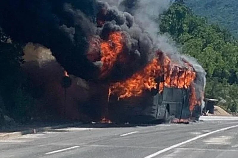 Autobus iz BiH planuo na cesti u Hrvatskoj, učenici se na vrijeme spasili