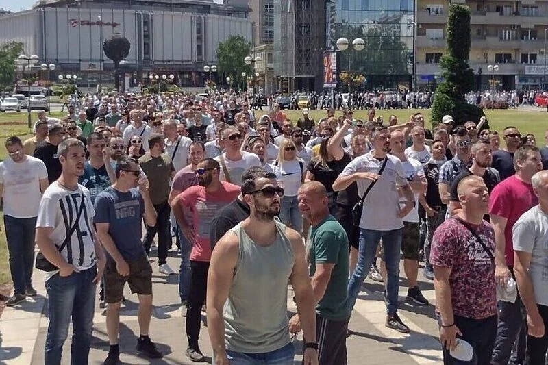 Protest ispred fabrike Fiata u Kragujevcu zbog više od 1.500 planiranih otkaza
