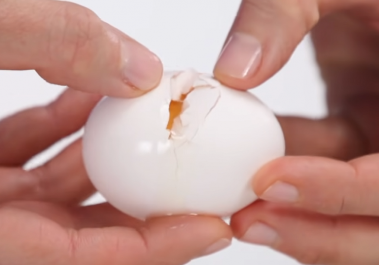 Izbjegnite najčešću pogrešku koju radite dok razbijate jaja