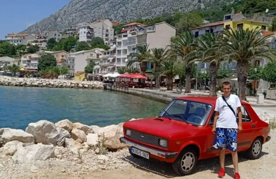 Ne smetaju mu ni vrućine: Mustafa Stojadinom iz bh. grada stigao na more u Hrvatsku
