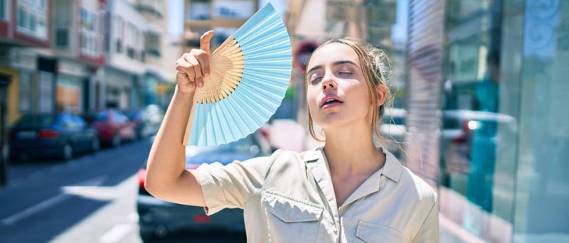 Problem mnogih žena tokom ljetnih dana: Trikovi kako znojenje lica držati pod kontrolom