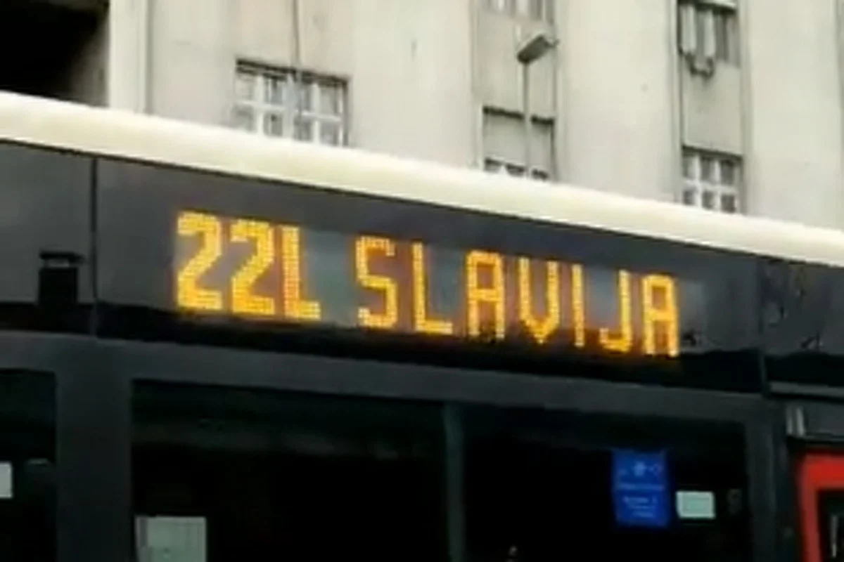 Snimak autobusa u Beogradu postao hit: Uđeš na vrata u zavisnosti od toga gdje ideš