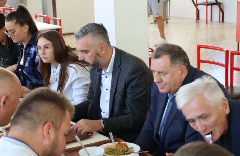 Dodik i Špirić na ručku od jedne marke u studentskoj menzi