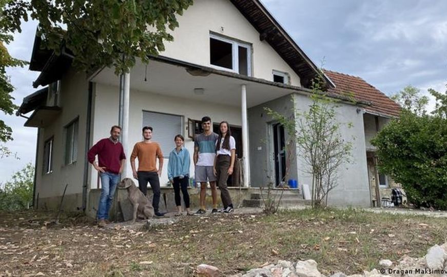 Nijemci i Austrijanci se naseljavaju u BiH: “Ne iseljavajte se, ovdje ima posla za sve”HBO uskoro snima u susjedstvu: Pogledajte ruševni hotel koji će uskoro postati filmski set