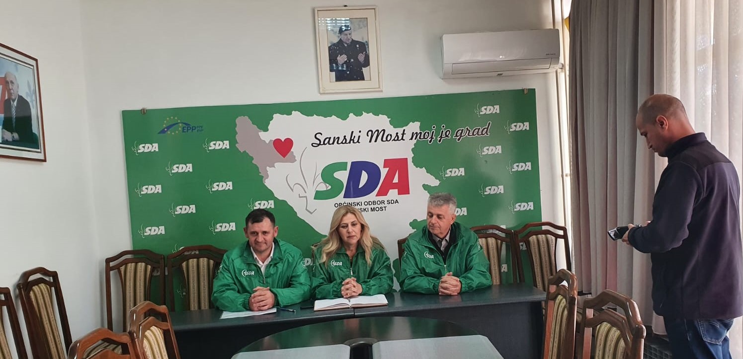 SDA održala konferenciju za novinare na kojoj su se obratili građanima Sanskog Mosta