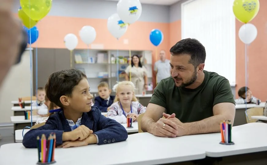Ukrajinska djeca se vratila učenju, u školske klupe sjeo i predsjednik