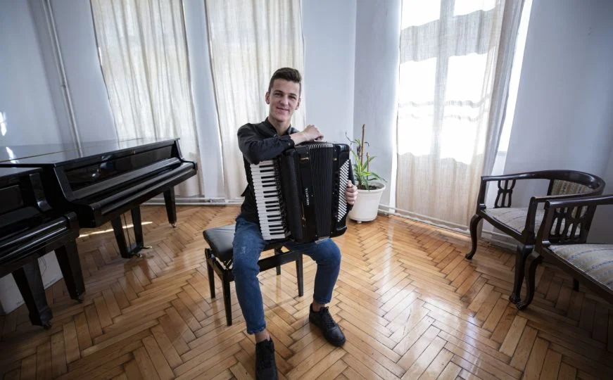 Husejn Bajraktarević jedan od najboljih mladih harmonikaša u svijetu