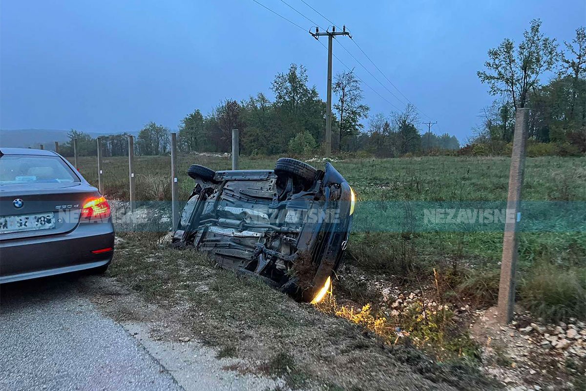 Nesreća na putu Sanski Most – Ključ: Automobil sletio s puta, vozač u bolnici