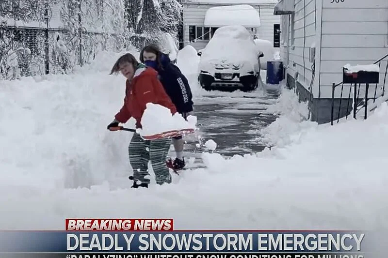 Snježna oluja u Americi: Na zapadu države NY napadao 1,5 metar snijega