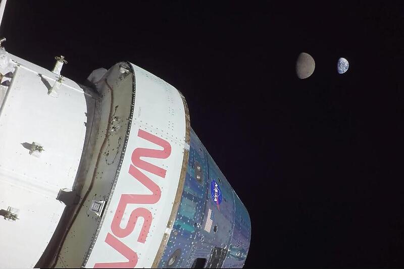 Kapsula Orion fotografisala Zemlju i Mjesec