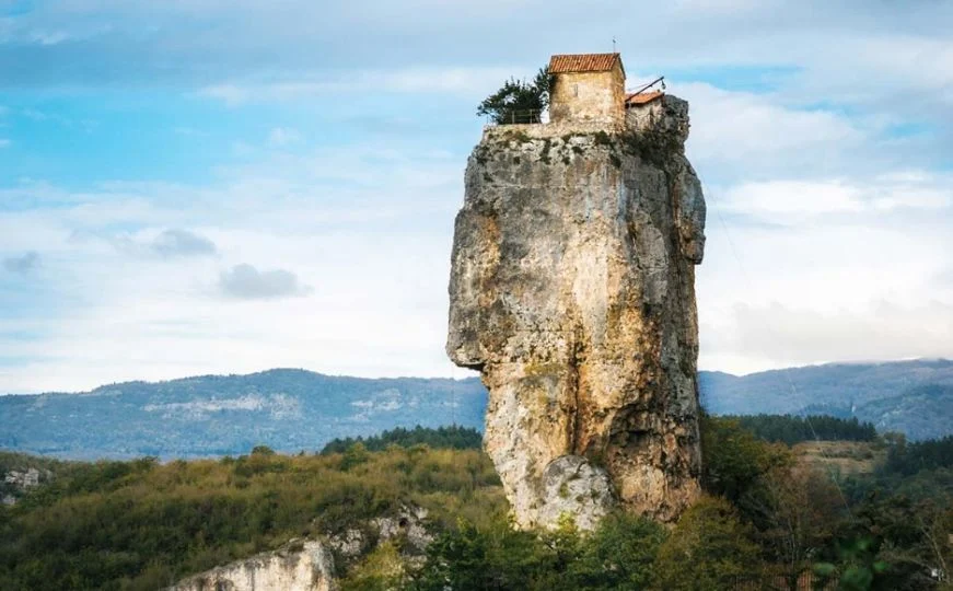 Život na stijeni visokoj 40 metara: Ovo je jedno od najmirnijih mjesta na svijetu