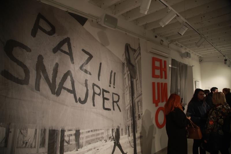 Beograd: Otvorena izložba “Pazi snajper” o opsadi Sarajeva 