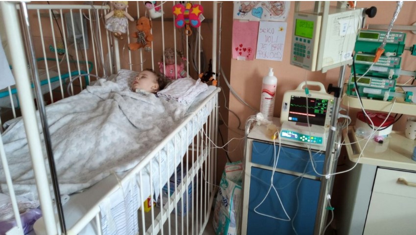 Dvogodišnja Dalila koja u bolnici leži 14 mjeseci neprekidno, konačno može kući!