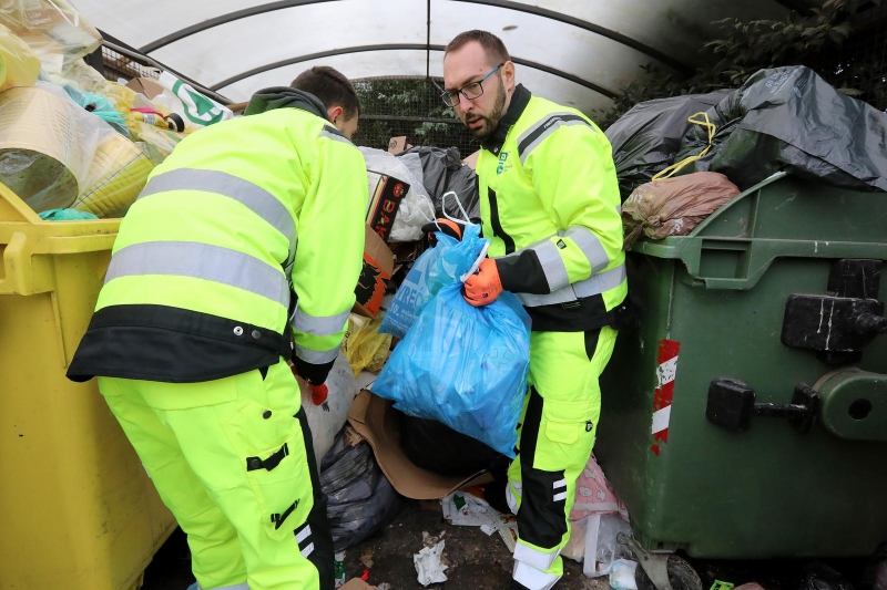 Pogledajte kako gradonačelnik Zagreba čisti smeće