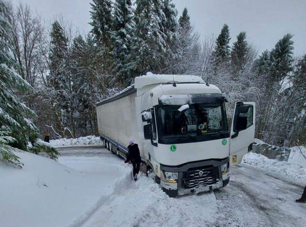 Porodica iz Kaknja ugostila Turčina kojem se zaglavio kamion na Ponijerima: Topao tuš, večera, miris rahatluka…