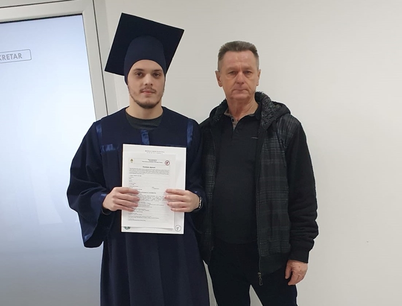 Diplomirao sin Fikreta Bačića