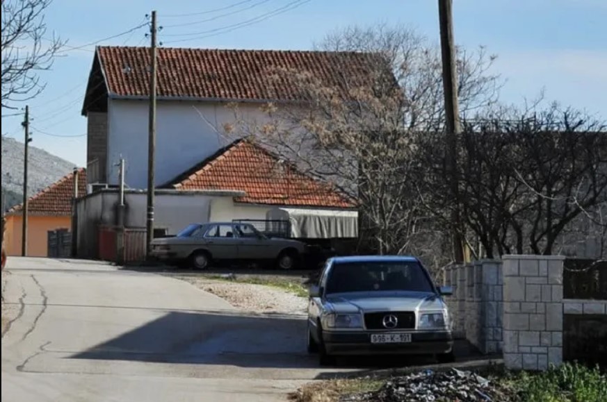 Selo u BiH poznato po velikom broju Mercedesa i dobrom krompiru