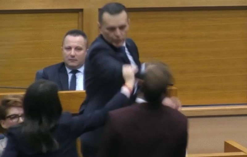 Stanivuković svjedočio protiv bivšeg ministra Lukača koji ga je udario, na kraju se rukovali 