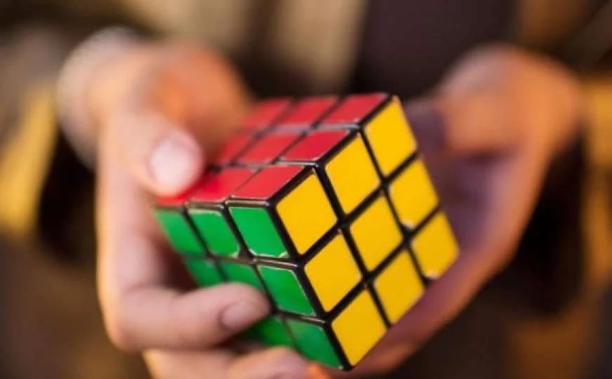 Znate li kako riješiti Rubikovu kocku u manje od dvije minute?