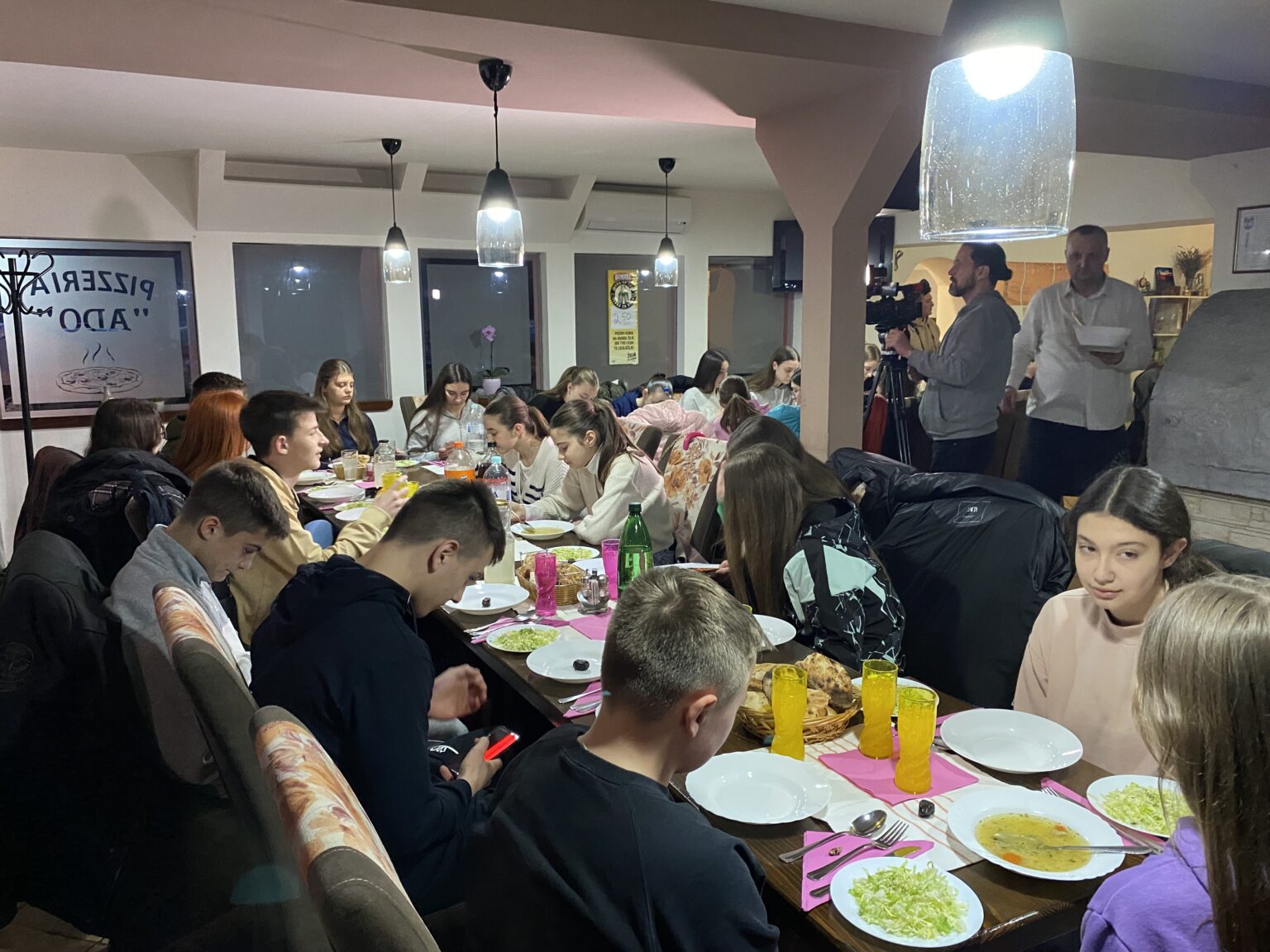 Bosanski Petrovac: Učenici svih vjera zajedno iftarili 