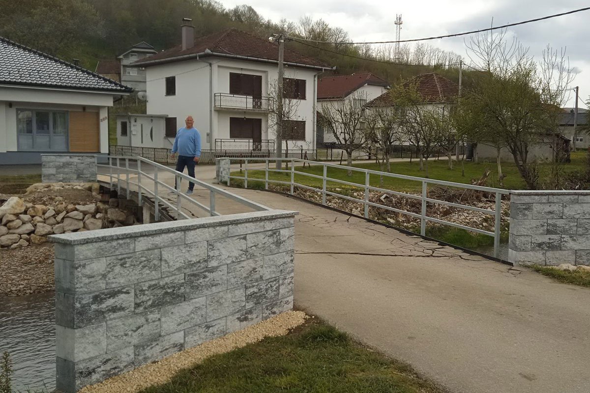Nermin Šarić vlastitim sredstvima obnovio most na Blihi