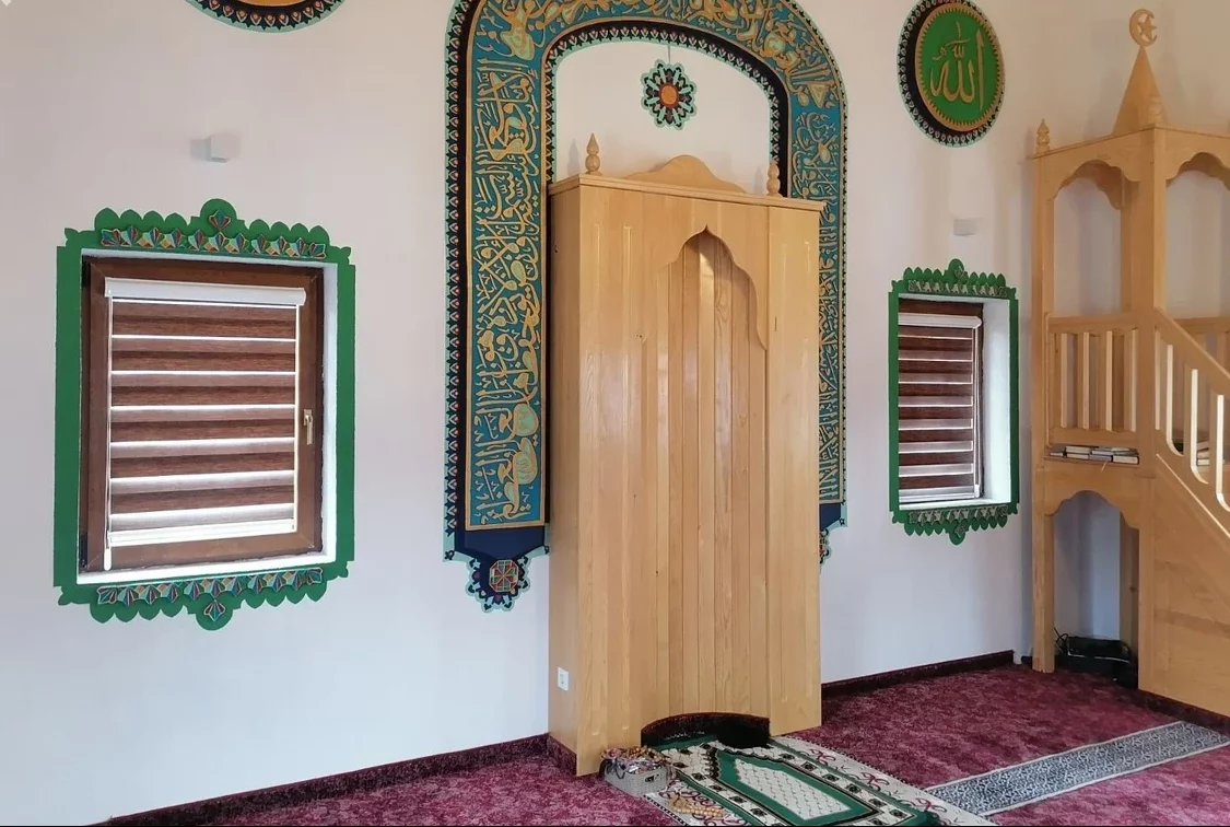 Umjetnici Ena i Ebrahim besplatno su oslikali unutrašnjost džamije na Cvilinu kod Ustikoline