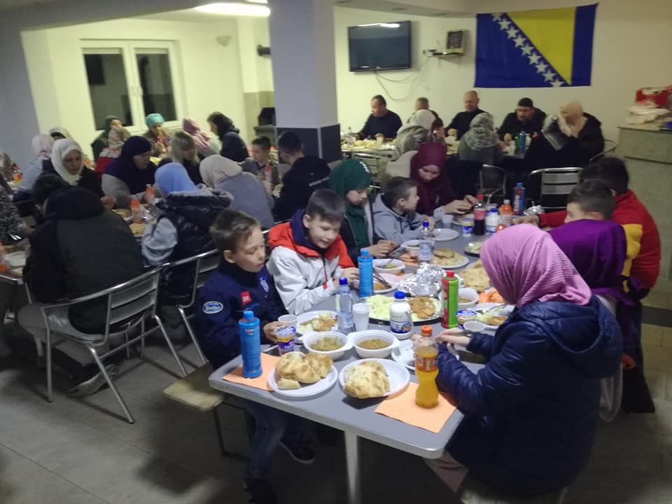 Iftar za najmlađe Tominjane i njihove roditelje