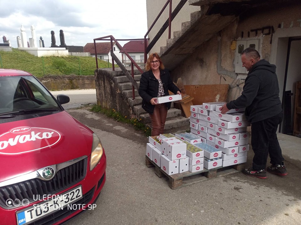 Kompanija Ovako donirala 430 kg piletine za korisnike u Sanskom Mostu