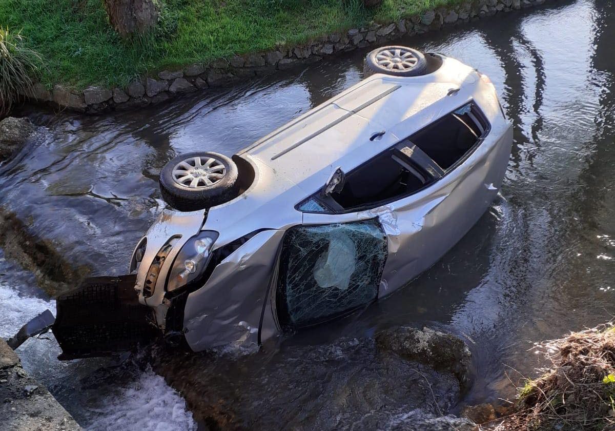 Neobična nesreća: Auto  završilo u rijeci VIDEO
