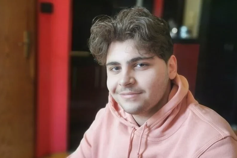 Pomozimo 19-godišnjem Ibrahimu iz Sarajeva koji se bori sa rijetkim oblikom tumora