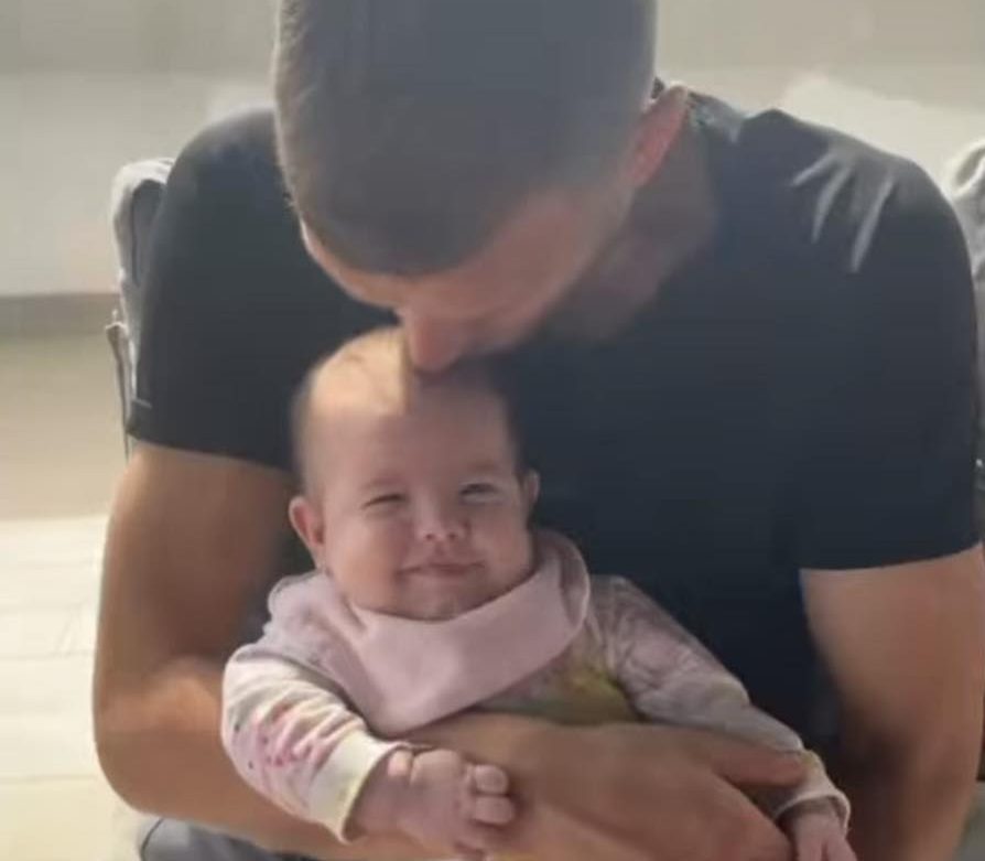 Edin Džeko objavio emotivnu fotografiju sa kćerkicom