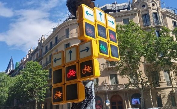 Korisno ili zbunjujuće? Pogledajte ‘najluđi’ biciklistički semafor postavljen u Barceloni
