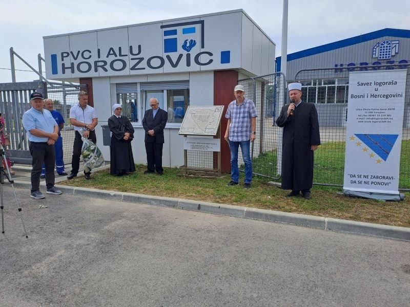Obilježena 31. godišnjica zločina nad logorašima logora “Krings”: Torture prošlo 700 do 1.000 Bošnjaka i Hrvata