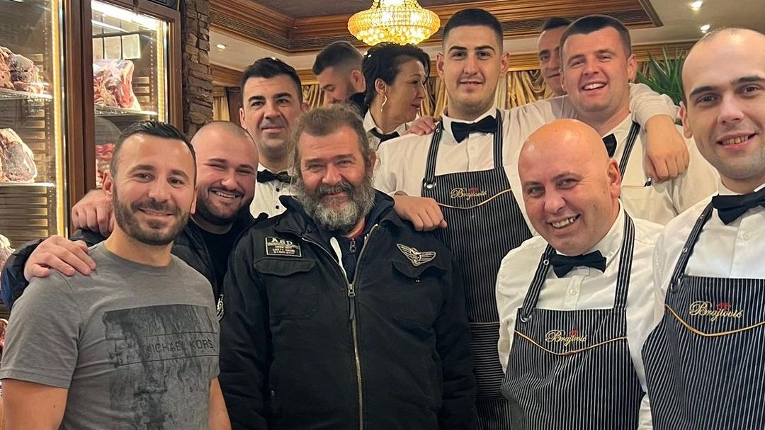 Kako je poznati sarajevski restoran nasamario sve: Mel Gibson “završio” u Sarajevu