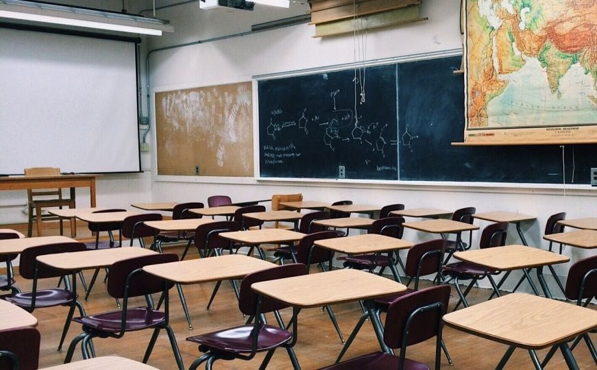 Škola zabranila mobitele: “Na odmorima se jednostavno nisu družili”