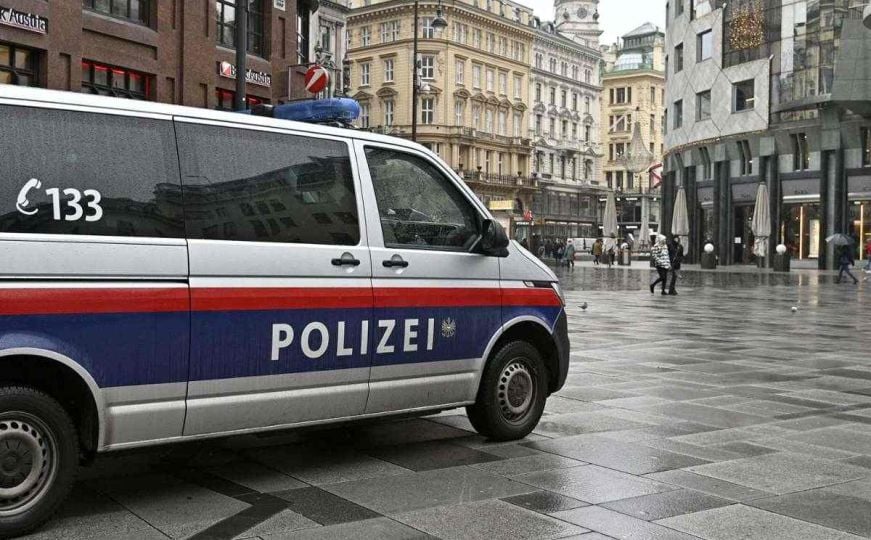 Teška nesreća u Austriji: Mladić (21) iz BiH izgubio kontrolu nad vozilom i sletio s puta
